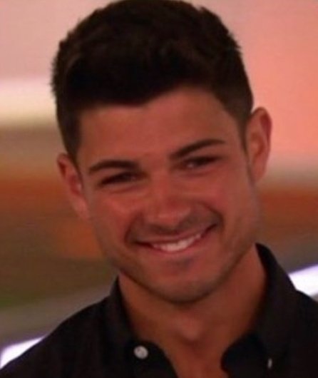 commenter tweet media