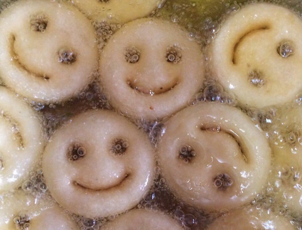 quando vc tá fervendo de ciúmes mas finge que não se importa