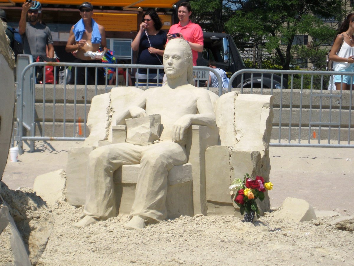 JillCetel's tweet photo. @timheidecker(?) at the @reverebeach #InternationalSandSculptingFestival @adultswim https://t.co/kno4T4D156