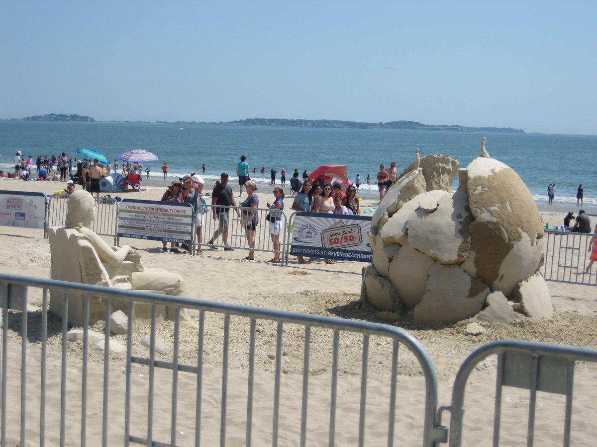 JillCetel's tweet photo. @timheidecker(?) at the @reverebeach #InternationalSandSculptingFestival @adultswim https://t.co/kno4T4D156