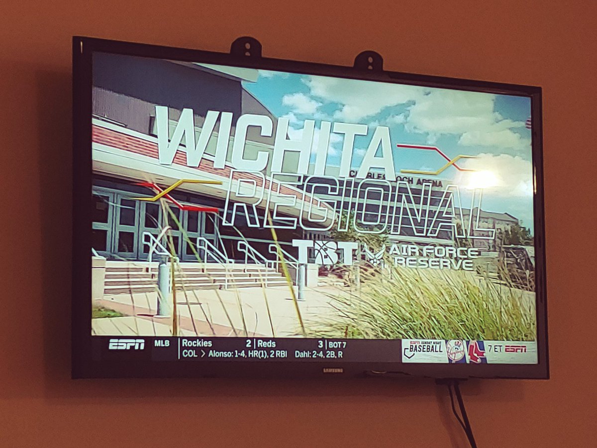 SaraOJones1's tweet photo. @wsu_aftershocks left with a big hunk of my heart, but for the last day of the Wichita Regional, my support is 100% with @SidelineCancer. This teams plays to raise awareness of pancreatic cancer. From the sideline to the front line for a cure! 💜 #TBTFAN https://t.co/DAhEIdOLQP
