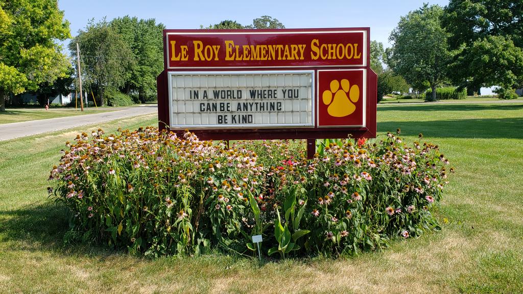LRChristChurch's tweet photo. LCC had the opportunity to put service into action with an LES Service Day for @LeRoyCUSD2. Thank you to everyone who came out to help make an impact in our community by preping the Elementary School for the year! See the full album at
https://t.co/NY48Dv5Gf9 
#Impact61752 🏘 https://t.co/1tY6T90Asg