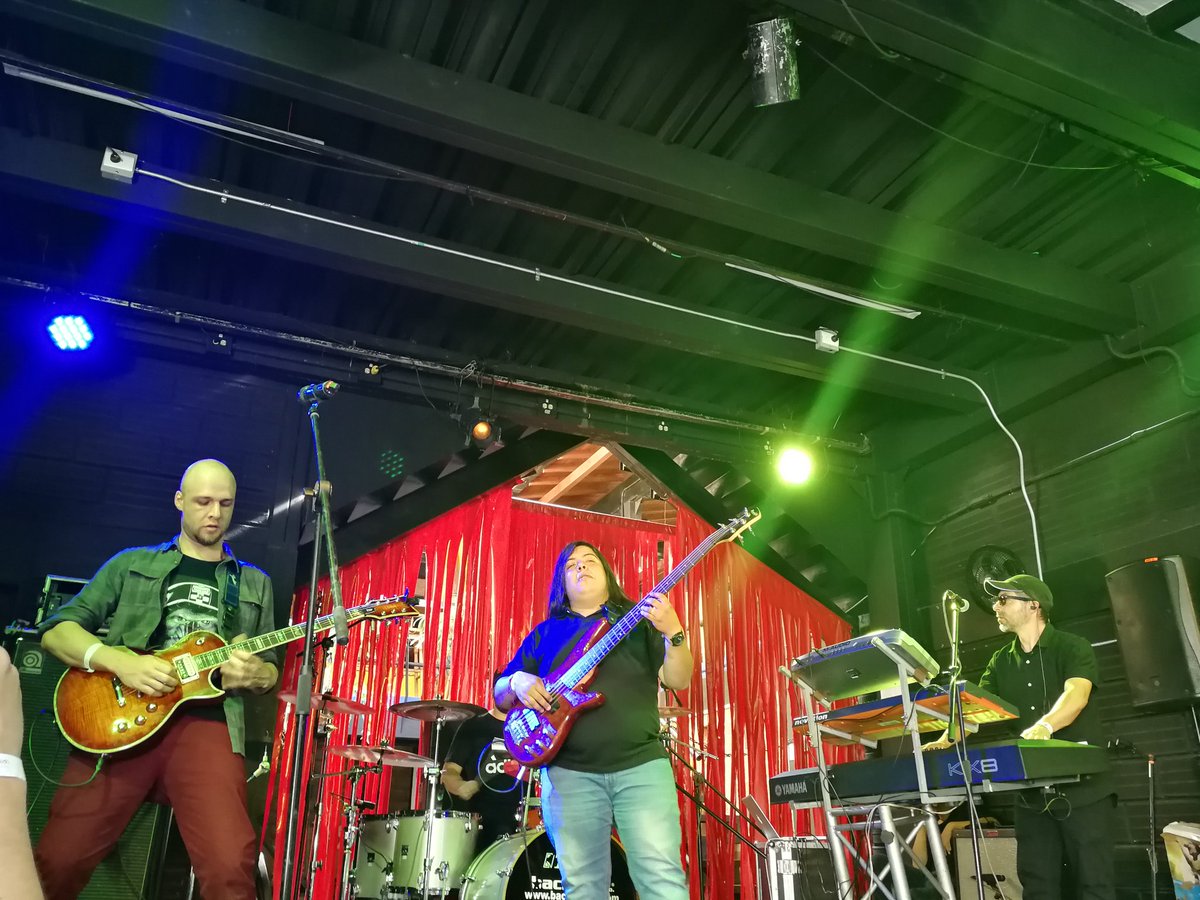 hagalau's tweet photo. El rock y el jazz se fusionan para crear un sonido único. Ellos son @mbmlightproject y están en el #BazarHagalaU2019 https://t.co/LBrnOJ82kF