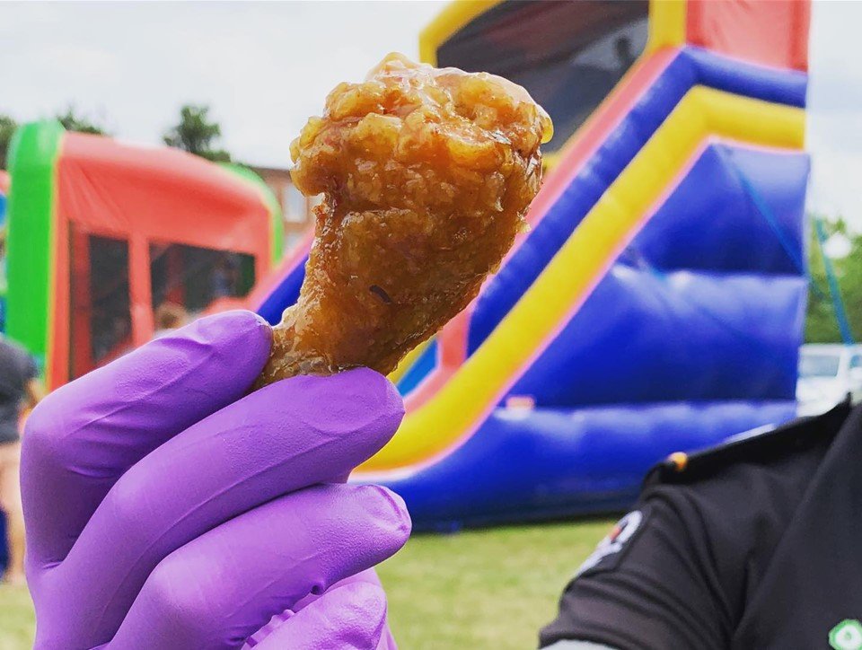 SJANiagaraMFR's tweet photo. An essential piece of Personal Protective Equipment! Enjoying some wings in #RenniePark #ourhomeSTC; @wingfestniagara #NiagaraWingFest #WingFest2019 #teamsja #mysjaday https://t.co/HvwC33wZOX
