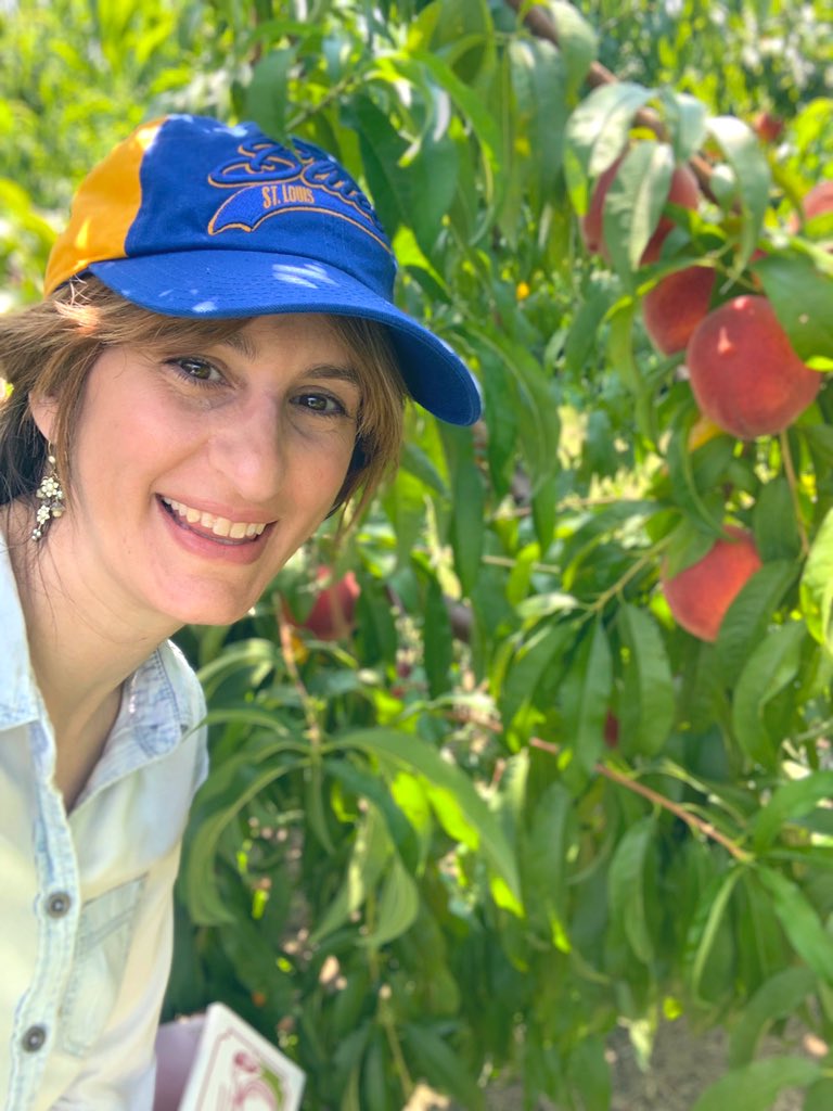 HermelinMD's tweet photo. Peach and blackberry picking @EckertFarms. #Midwest family fun.  Peach cobbler pie anyone?  
#OffCall #ImAPathologist https://t.co/nQwe1KG5Tz