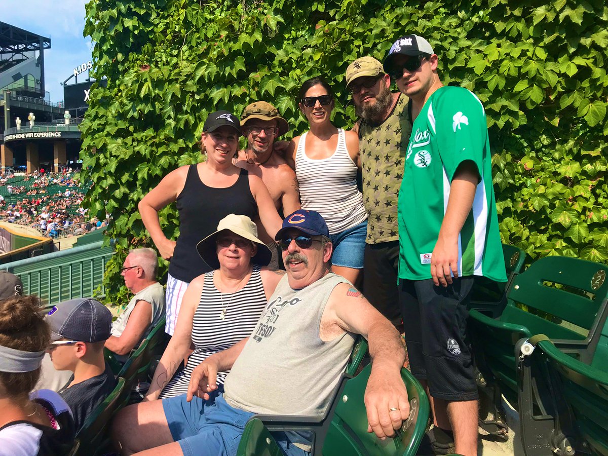 SuziD1115's tweet photo. Family day @ the ballpark https://t.co/f3TQkcRpXO