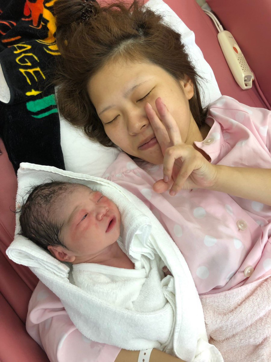 mmmmachan1's tweet photo. 本日7/29.7:12、予定日から6日超過で
2925㌘の元気な女の子誕生しました🐒💕
壮絶で壮絶だったけど
産んだ後の幸せは半端なくてたまらん。
好きな人のベビ産めてよかった♥
付き添ってくれてありがとう🦍💕
これから3人家族がんばろ！ https://t.co/e9CxYB9ofI