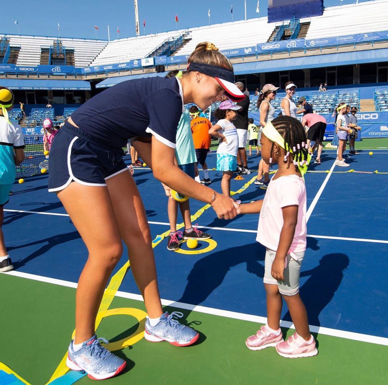 SOFIA KENIN - Página 11 EAmATi3XoAEQ0RM?format=jpg&name=large