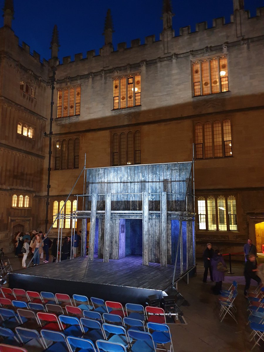 Summer Shakespeare is the best... especially a Comedy🎭 performed in the courtyard at Bodleian Library! Special place! #ComedyOfErrors #OpenAirShakespeare #LoveWatchingPlays