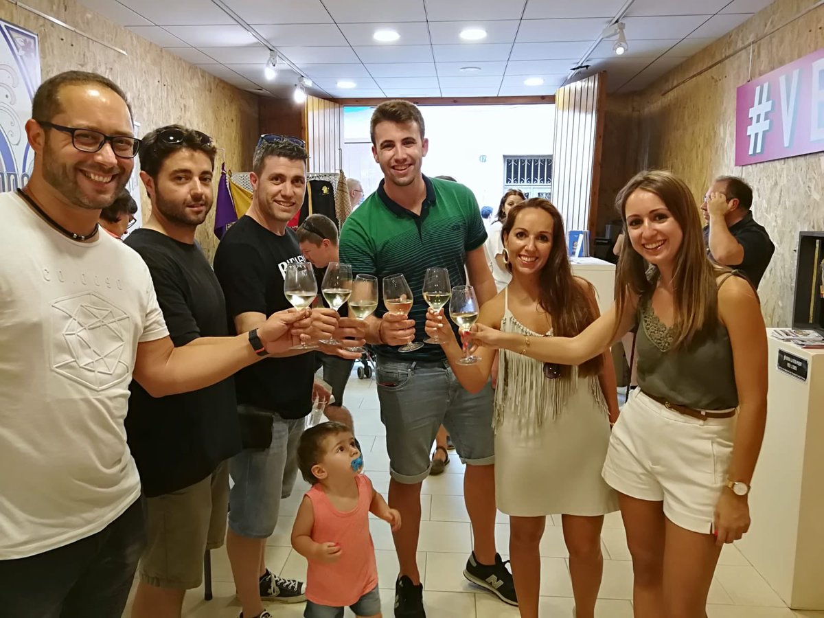 christian_soga's tweet photo. Cal felicitar als @AdSantaAnna per la feinada que han fet. S’han deixat el cor i l’ànima per fer una gran #FestaMajor2019 🎊

Gràcies als sis per fer crèixer #elvendrell i fer-ho #vendrellencament 👏🏼 https://t.co/uGGecZ8siF