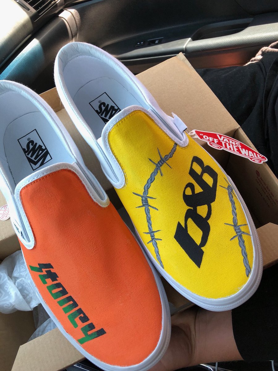 Haileyy_adamson's tweet image. Hey Twitter! I am going on a missions trip to Israel and to raise money I will be painting Hydro Flasks and Vans! Dm me for more info! 🎨