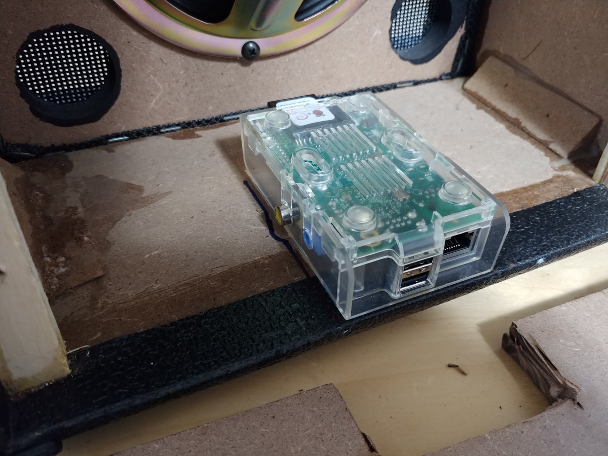 agfinn's tweet image. I made a thing!! Took an old @rasberry_Pi and modded a cheap amp. Now I have a @PiMusicBox speaker for the house. My first actually successful mod/hack of off the shelf stuff. Man that was fun! #rpi #RaspberryPi #coding4fun