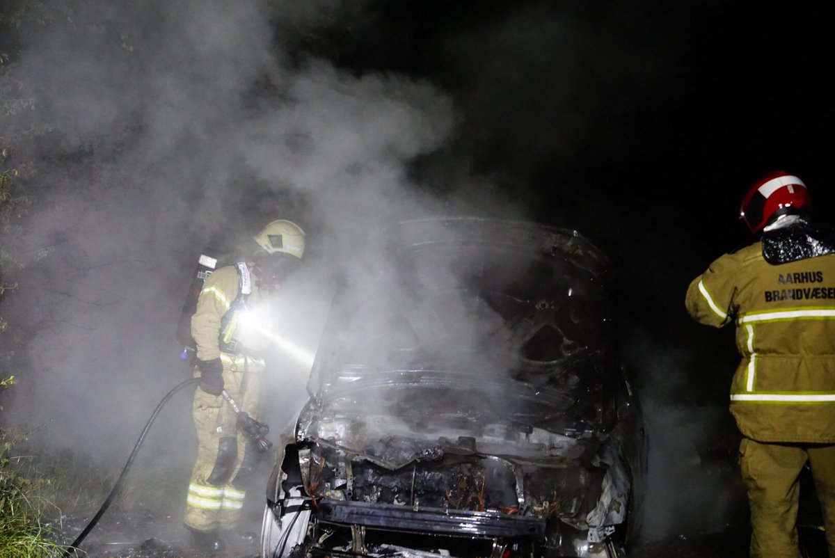 pressefotosdk's tweet photo. Bil brændt af i tilst natten til mandag.
#ildibil #brand #tilst #politidk #nyheder https://t.co/2WJ5C2zPRo