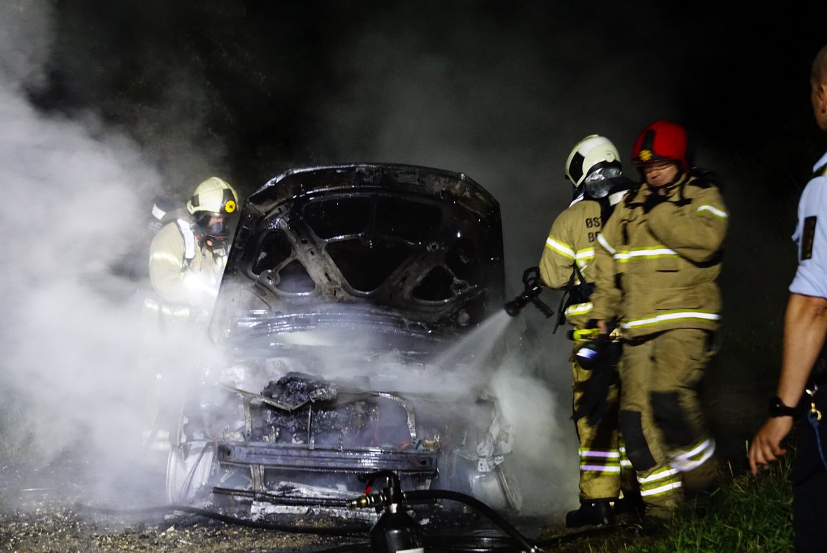 pressefotosdk's tweet photo. Bil brændt af i tilst natten til mandag.
#ildibil #brand #tilst #politidk #nyheder https://t.co/2WJ5C2zPRo