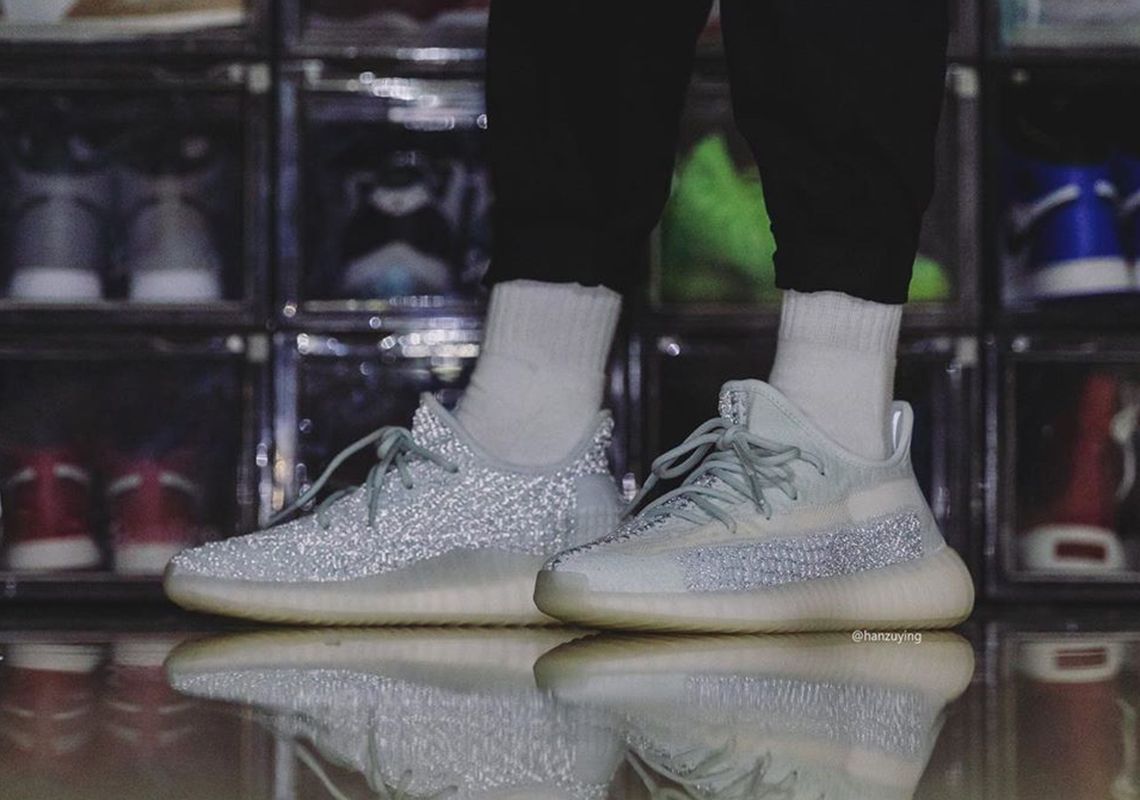 yeezy boost 350 v2 cloud white on feet