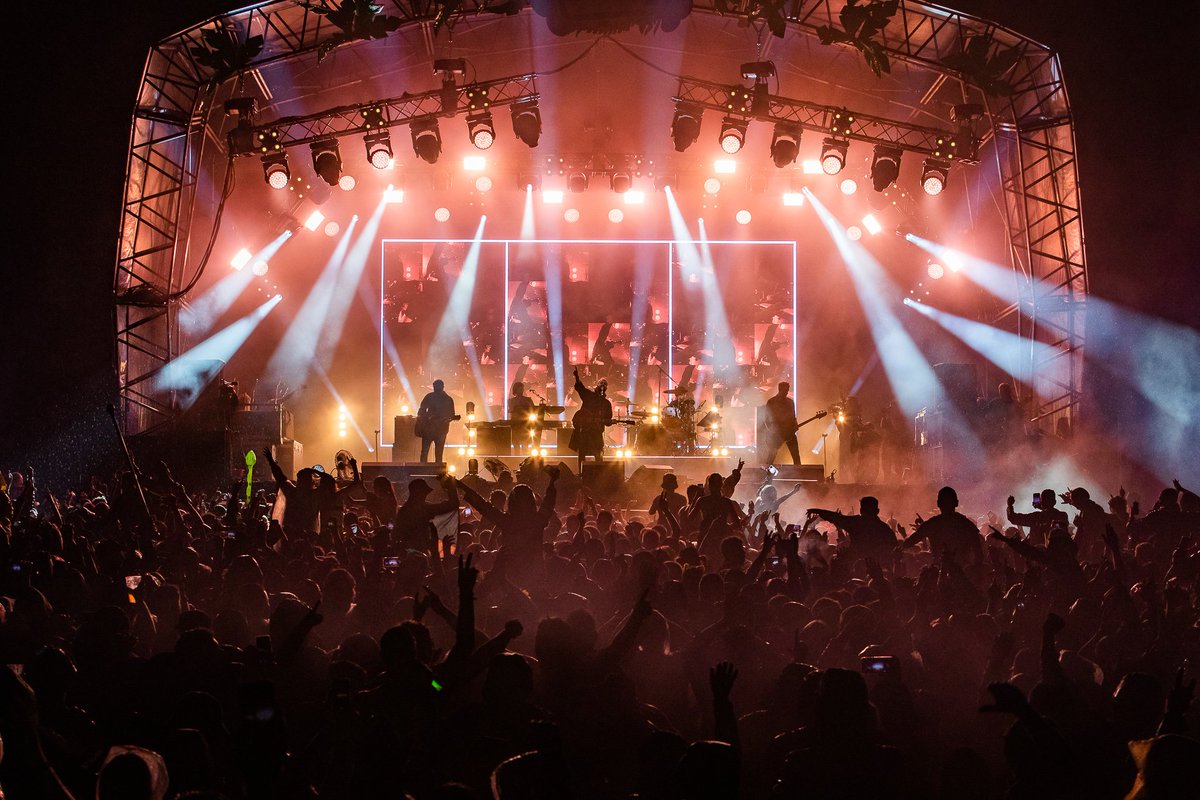 KendalCalling's tweet image. What a phenomenal end to our 14th party in the fields! An unbeatable atmosphere and a set of anthemic indie classics as @thecourteeners closed our Main Stage with a bang!