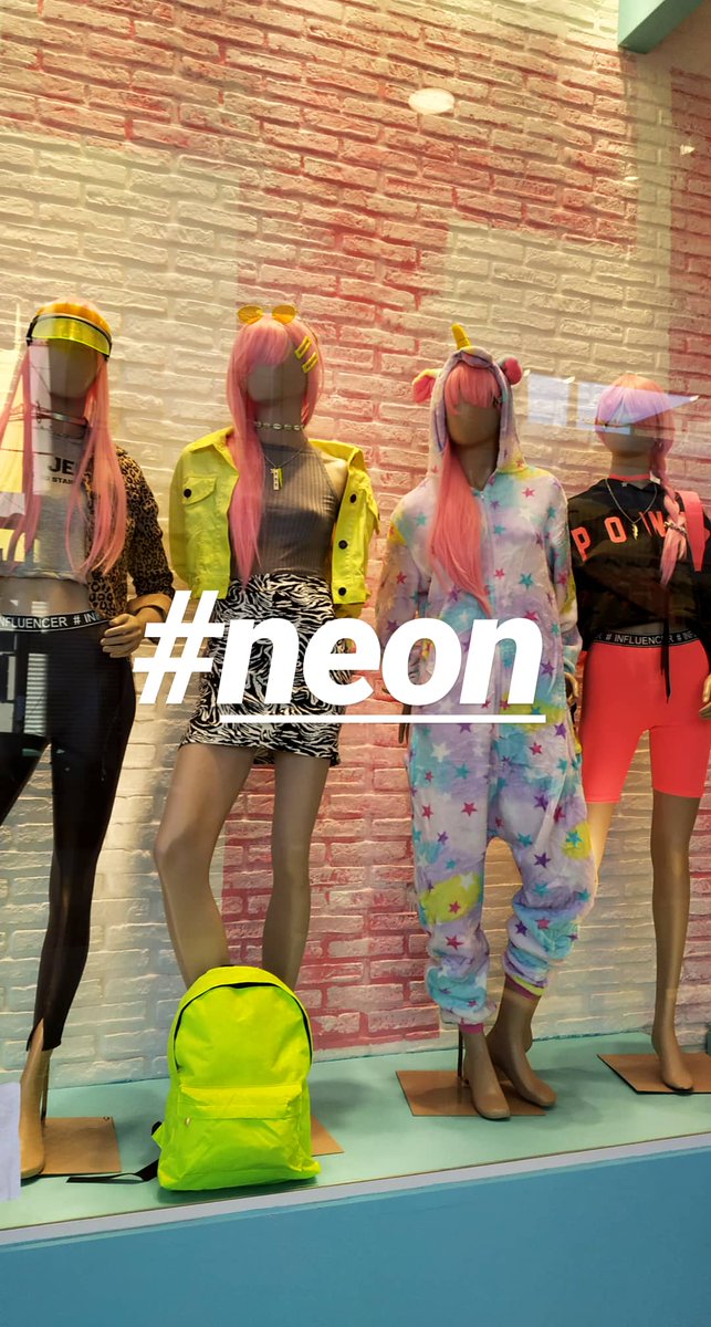 TrendHuntingBA's tweet image. Te cuento que para el #verano20 se viene mucho ésta #tendencia : #Neón
#visualmerchandising #visualmerchandiser #vidriera #windowdisplay