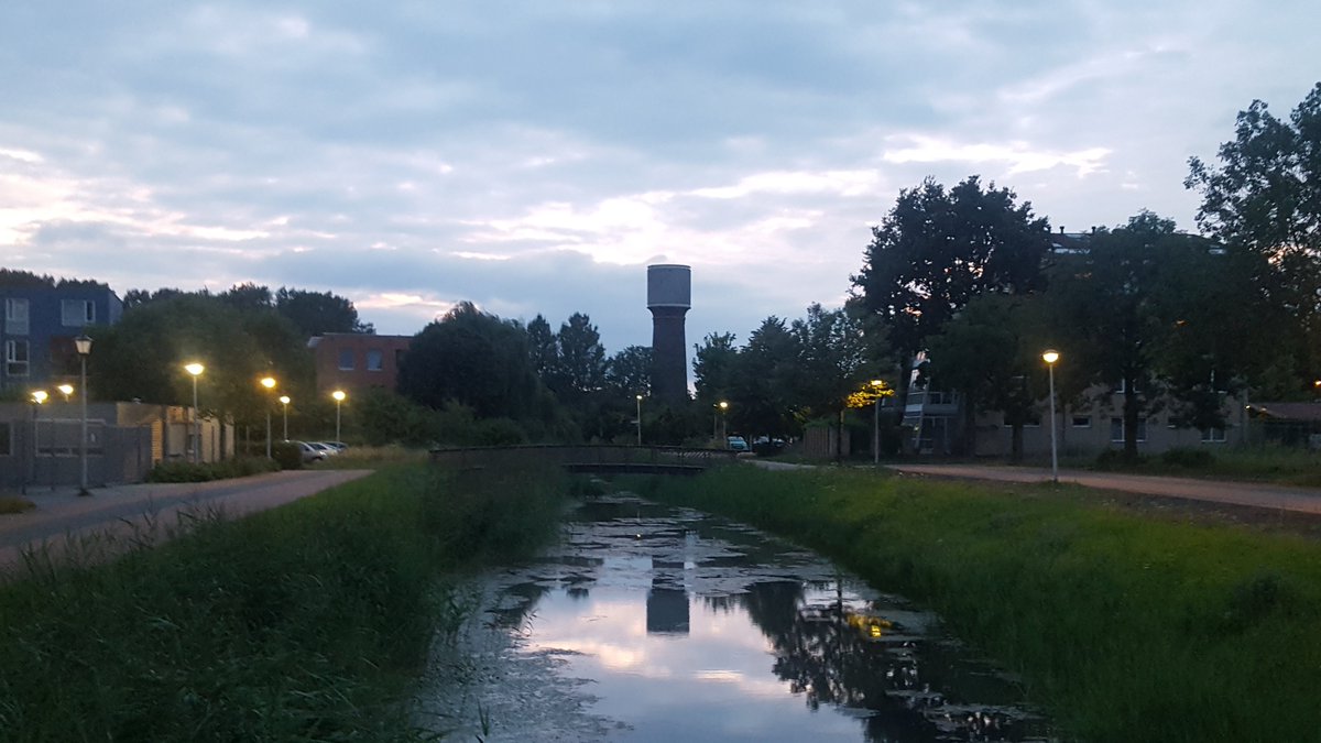 culliemeisjes's tweet photo. #refreshing #evening #stroll #culemborg #watertoren #walk #sunset #summertime #holiday #mirror #reflection #love https://t.co/VqMIaAXZAh