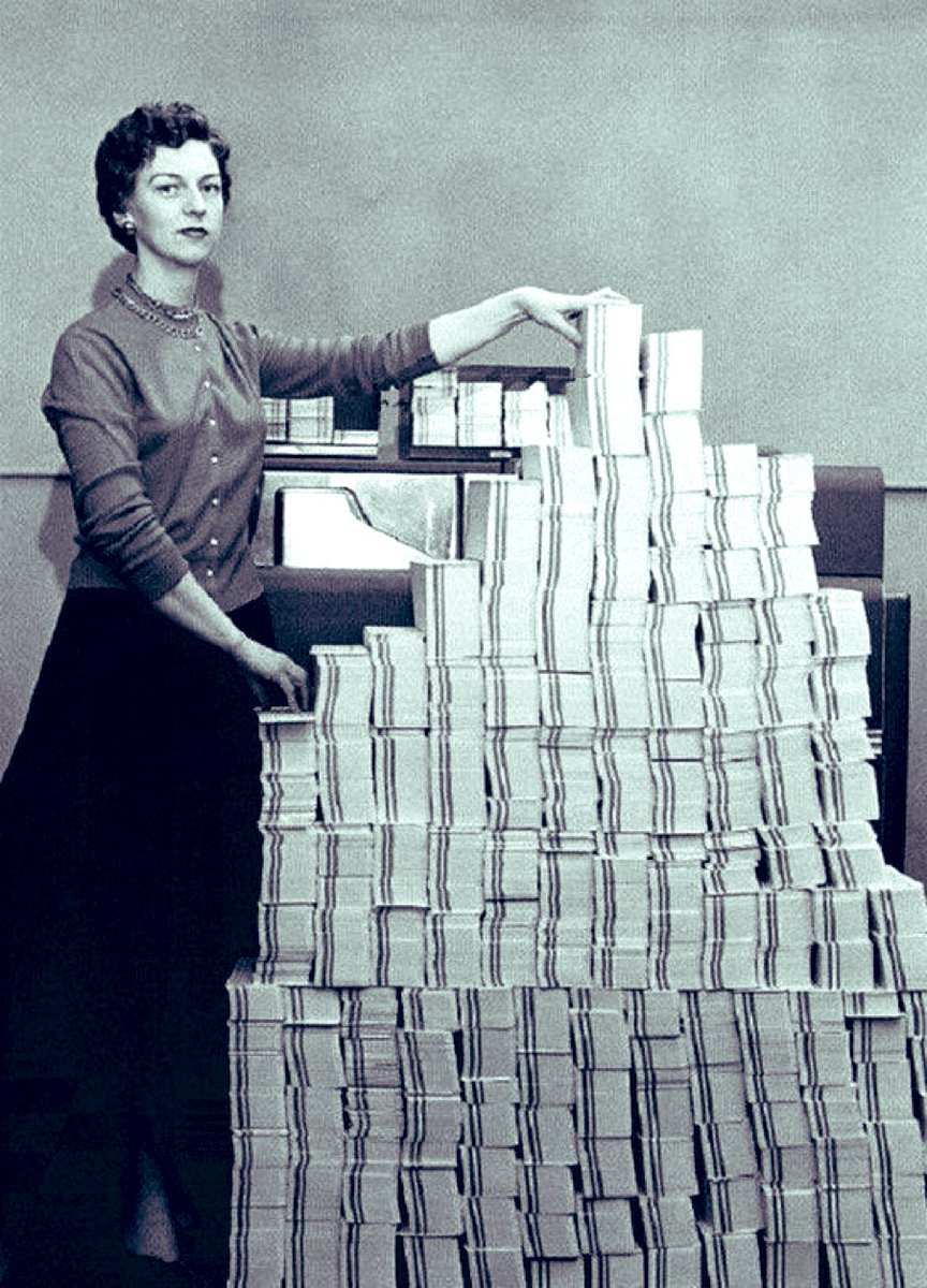 EvanKirstel's tweet image. 4.5 megabytes of data in 62,500 punched cards, 1955 @dez_blanchfield #data #bigdata #storage