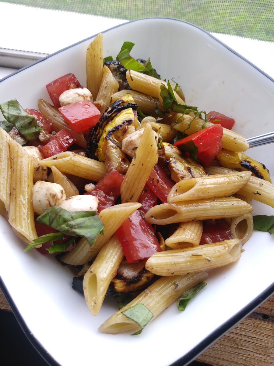 MontiFACS's tweet photo. Dinner made with lots of fresh veggies from the garden. #PlantBasedMeals #BeWellMonti #BWMStaff https://t.co/9NTiGPx1VX