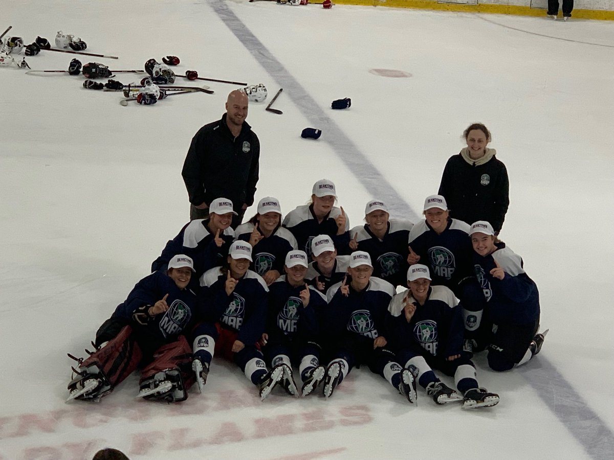 FowlerLinz's tweet photo. Donna’s team ⁦@maphockey⁩ went 8-0 this weekend in the ⁦⁦⁦@BeantownClassic⁩ !!! ⁦@dcfowler02⁩ shut the other teams out in the semifinals and in the championship game!! So proud of her and happy to have been a part of this experience with her!!! https://t.co/udvRlntxoX