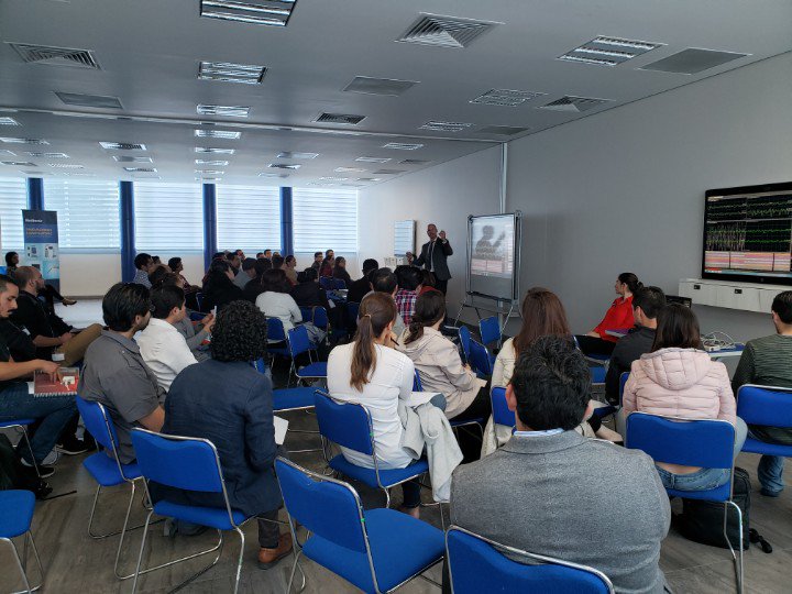 SMNFC_AC's tweet photo. Sesion multimedia simulada de eventos criticos. Taller de MIO en columna y medula espinal 2019. #INNN #neurofans #neurophysiology #iom https://t.co/fjyvmsDkdR