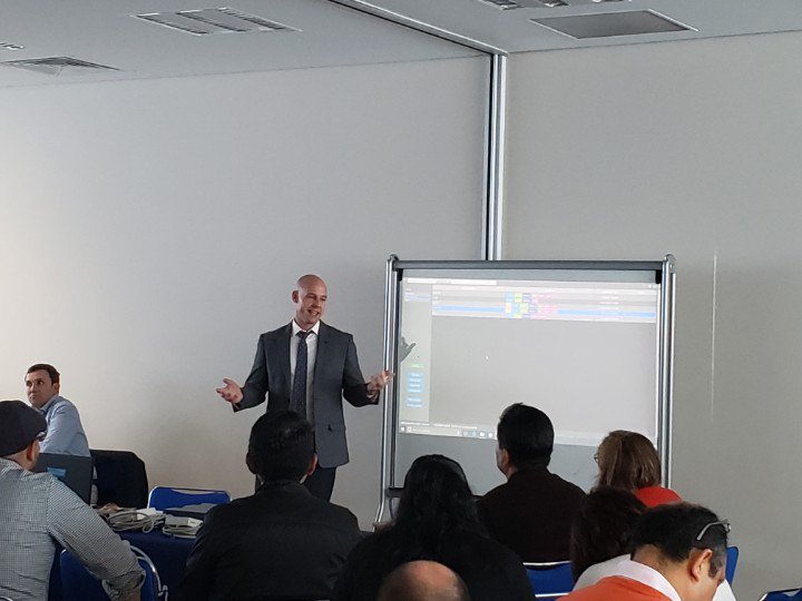 SMNFC_AC's tweet photo. Sesion multimedia simulada de eventos criticos. Taller de MIO en columna y medula espinal 2019. #INNN #neurofans #neurophysiology #iom https://t.co/fjyvmsDkdR