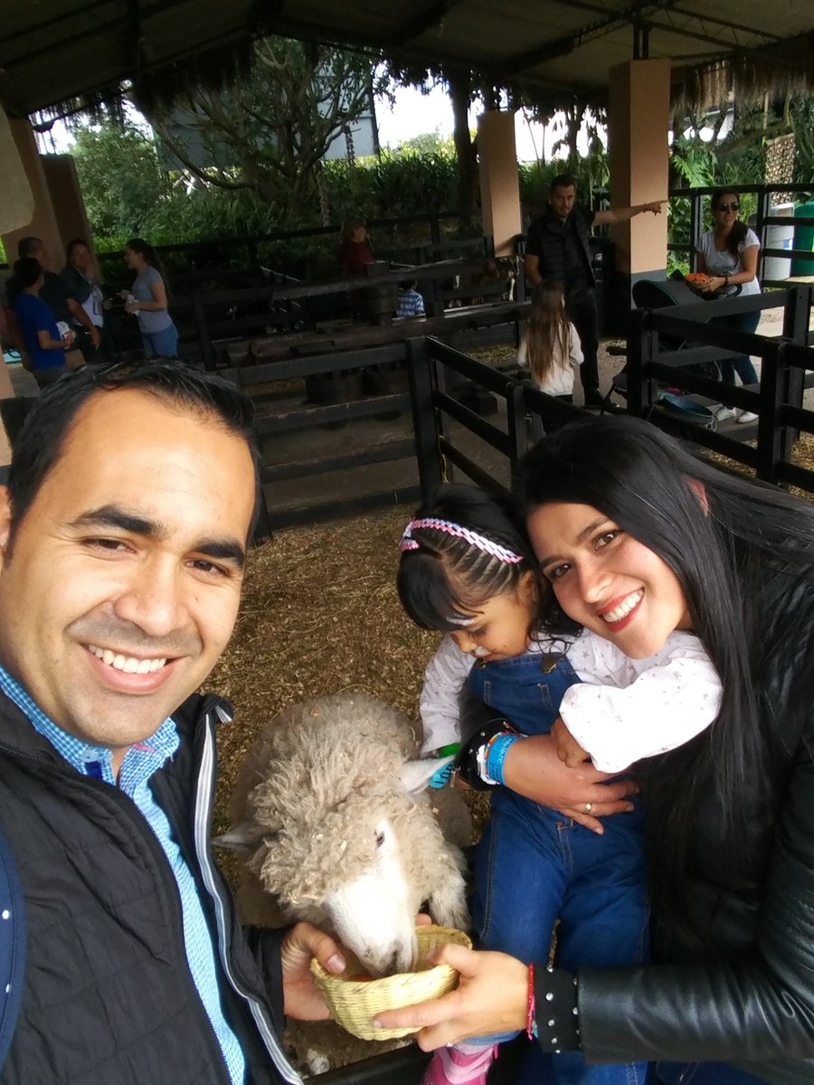 lcarizag84's tweet photo. #FamiliaMinTIC Celebración del día de la família MinTIC #Multiparque https://t.co/BGqqfARUCd