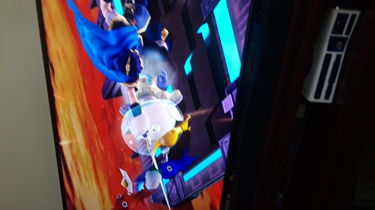RngOf's tweet photo. Olimar getting stabbed. It's just beautiful https://t.co/VxCOjVzHHk