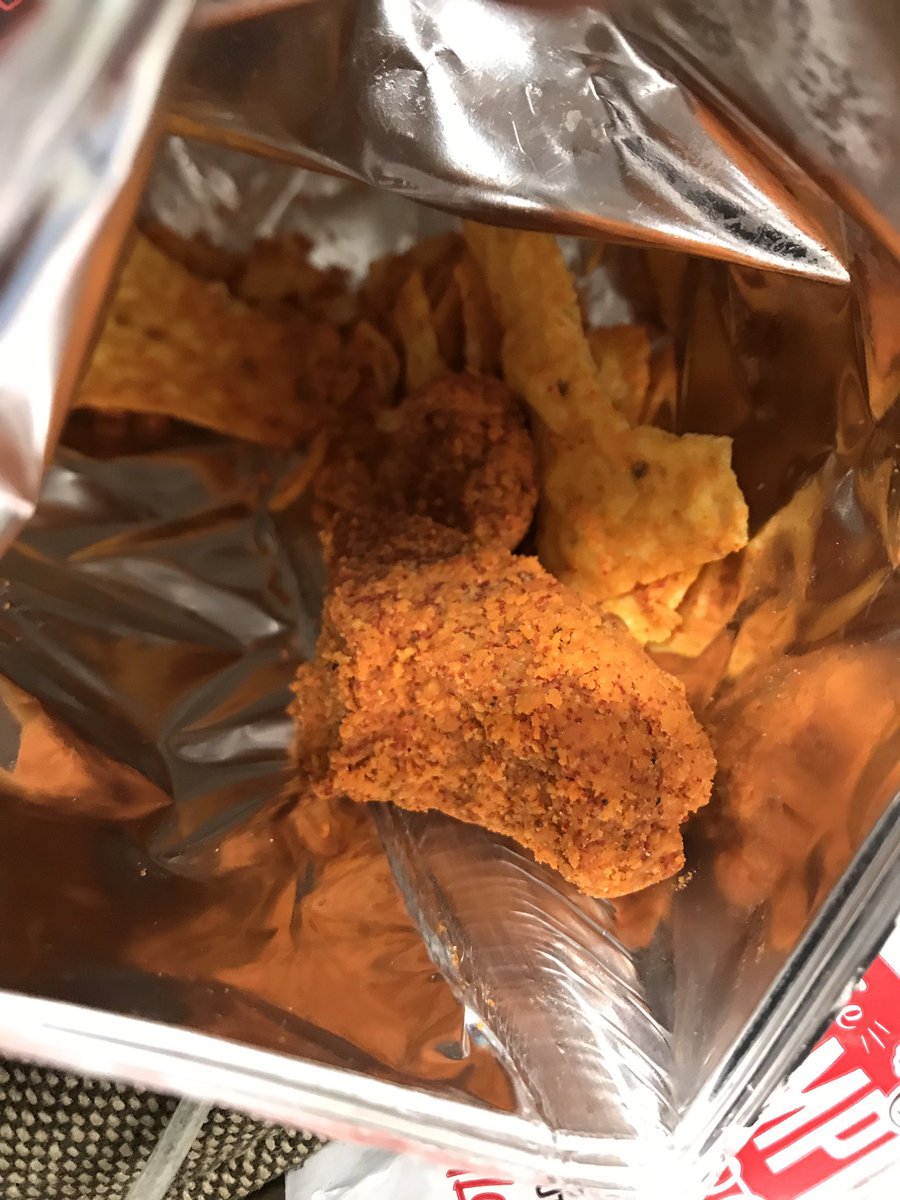 drostevens's tweet photo. Yo @Doritos what is this in my fresh bag? There aint even any chips in it haha https://t.co/gOfD2rUFPO