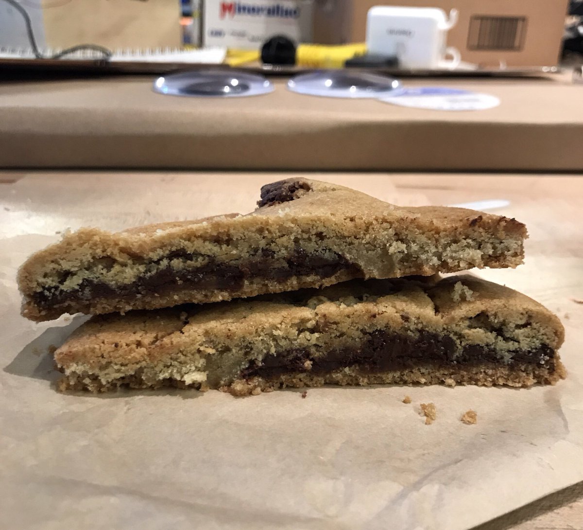 CookieCensus's tweet photo. From @DandelionChoco 

Sweetness: med
Chewiness: med
CCR: hi

Overall: chocolate disks form a layer of goodness, balance btw chew and crispy, a little too sweet, good with milk https://t.co/U3WfxUAU8k