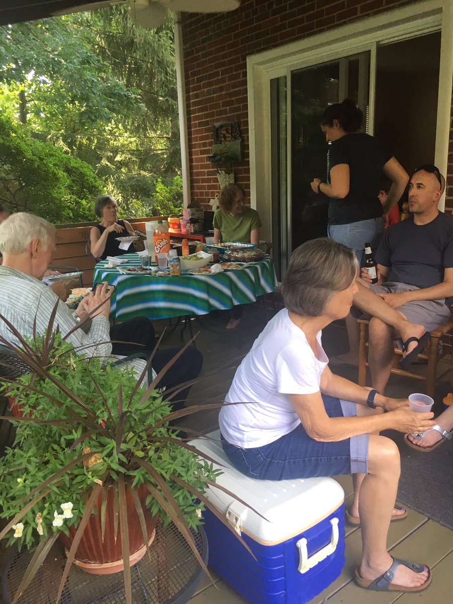 metalmancave's tweet photo. A Gathering of Breens, Friends &amp; Neighbours.

#FourOfSevenSiblings 
#LedosPizza #ShalomKosherWines #ShalomKosherBakery
#LotsaKidsWithoutSmartPhonesPlayingOutdoors! https://t.co/kLZ4KRA4Ea