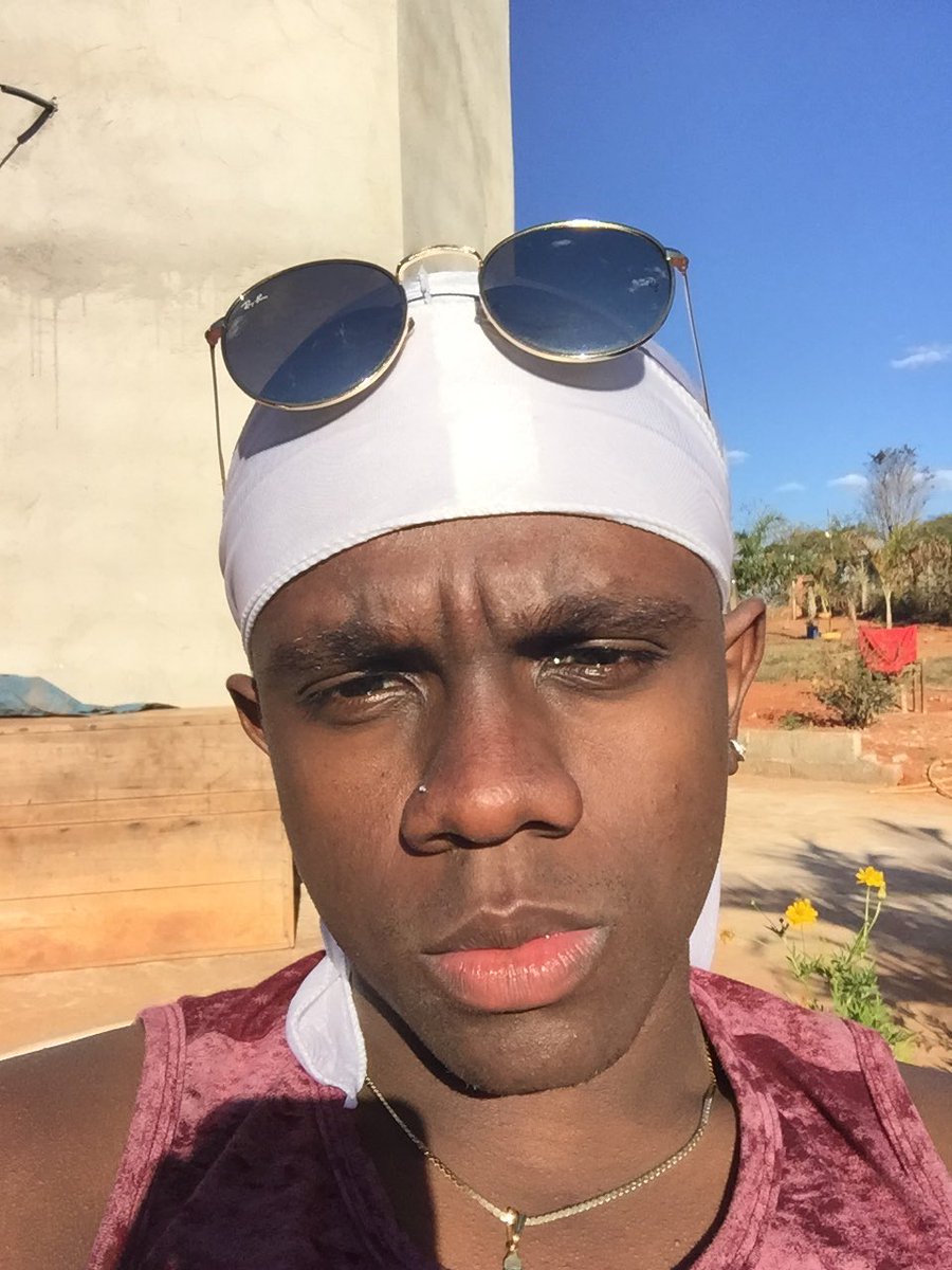 DumdumJv's tweet photo. Só pq curti muito meu final de semana... ❤️

Melanina estalando !!! ✊🏾

#afrocanize #negroslindos #pretosdopoder https://t.co/C1kGHESw0p