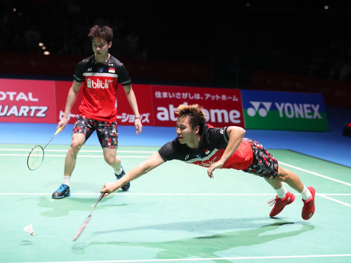bwfmedia's tweet photo. What is Kevin thinking?! "Dive Marcus ...."
@INABadminton @BadmintonTalk 

The Minions were too good yesterday! #HSBCBWFbadminton 

          🇮🇩Marcus Fernaldi GIDEON🏅
21 23 🇮🇩Kevin Sanjaya SUKAMULJO🏅
18 21 🇮🇩Mohammad AHSAN
          🇮🇩Hendra SETIAWAN

📸 @badmintonphoto https://t.co/d2SFHeP0Io