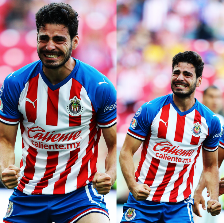 InvictosSomos's tweet photo. La emoción del Pollo Briseño tras marcar su primer gol oficial con Chivas. Deseo, entrega, liderazgo, determinación y coraje. Cometerá errores, como cualquier otro futbolista, pero no hay duda de que se dejará TODO por el rebaño sagrado. https://t.co/IAiYCzUbio