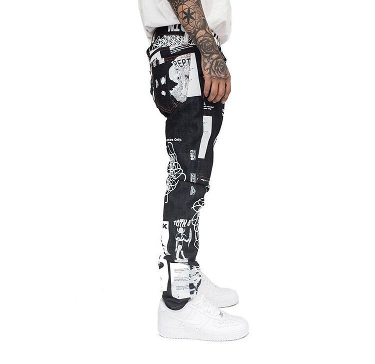 TOTH_660's tweet photo. braindead drop in a few weeks. Shirts, long sleeves, hoodies and MORE will be available. RT for a chance to win free gear. https://t.co/LhbtyxYd6N