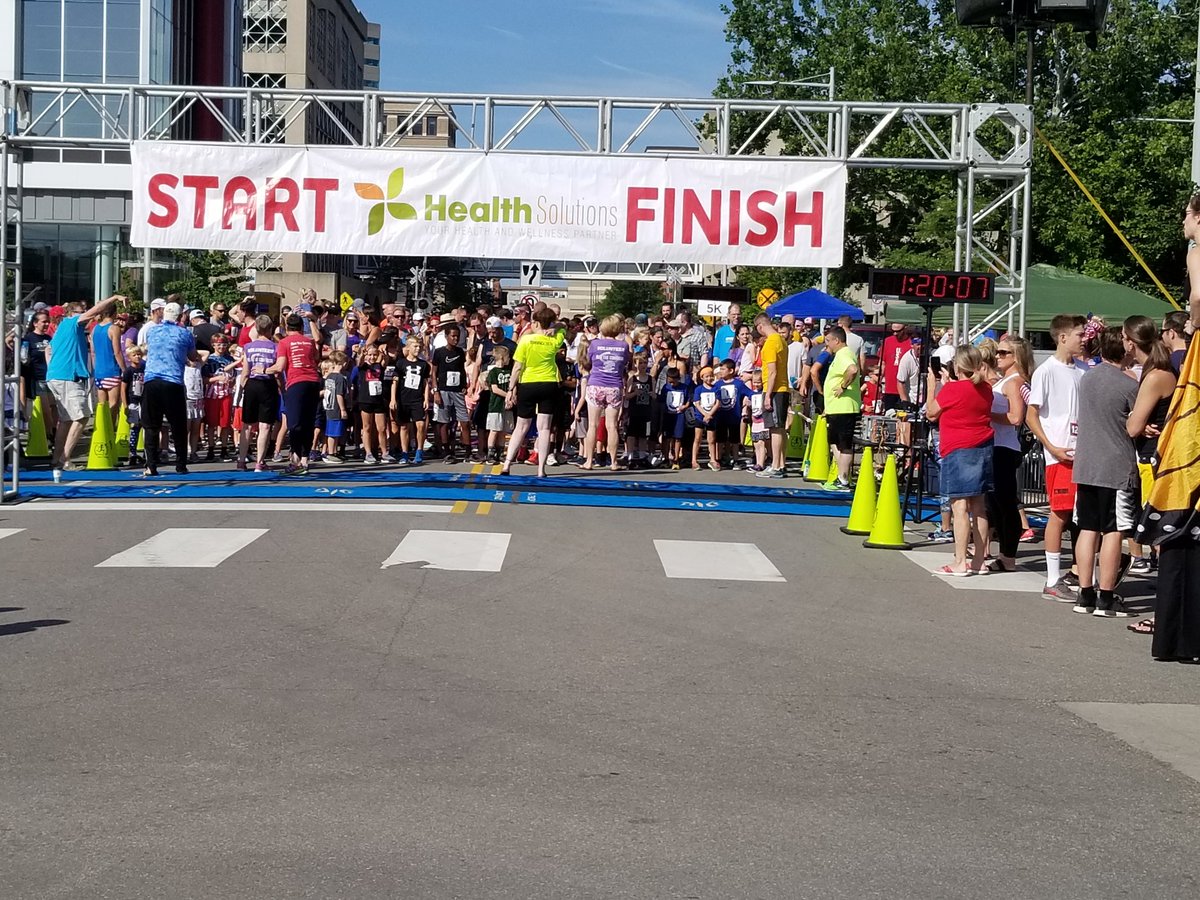 thegoodbaddad's tweet image. In FL...feeling the heat, too. 🌡🔥 Dad step off in August? Whoever extends their daily step count in the month wins???!!??? #daddysteps @saucony