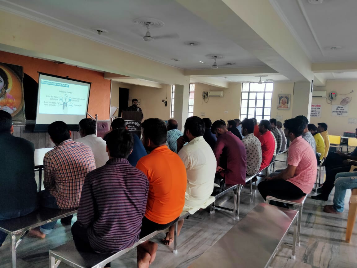 SMIntegrator's tweet photo. Thank you Shri @ankursingh Ji for speaking on "Role of Social Media in nation building and fake news" in Workshop org by @SMIntegrator .We are grateful for the time and effort you took to share your thoughts and experiences

It truly inspires youngsters to work for social causes https://t.co/IBiXtZHuHX