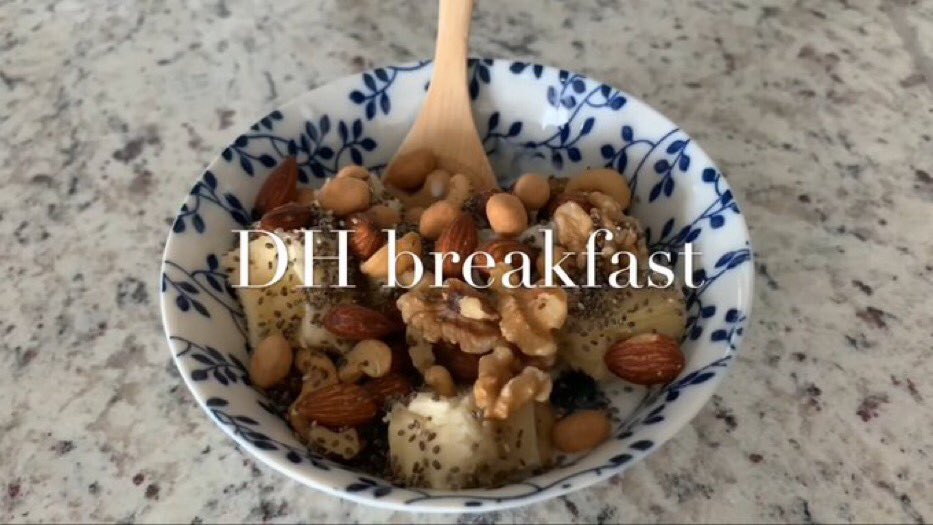 DH Breakfast Bowl  (190729) • Yougurt• Blueberries• Banana• Assorted donghae nuts• Chia-Seeds Approved by donghae the nutritionist.