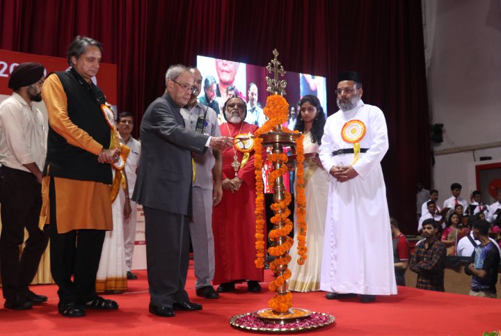CitiznMukherjee's tweet photo. Presented the Dr Poulos Mar Gregorios Award 2019 for Outstanding Contribution to Community &amp; Human Renewal to Ms Aruna Roy &amp; the Mazdoor Kisan Shakti Sangathan (MKSS) yesterday in New Delhi.
#CitizenMukherjee https://t.co/4wVfwYWbh9