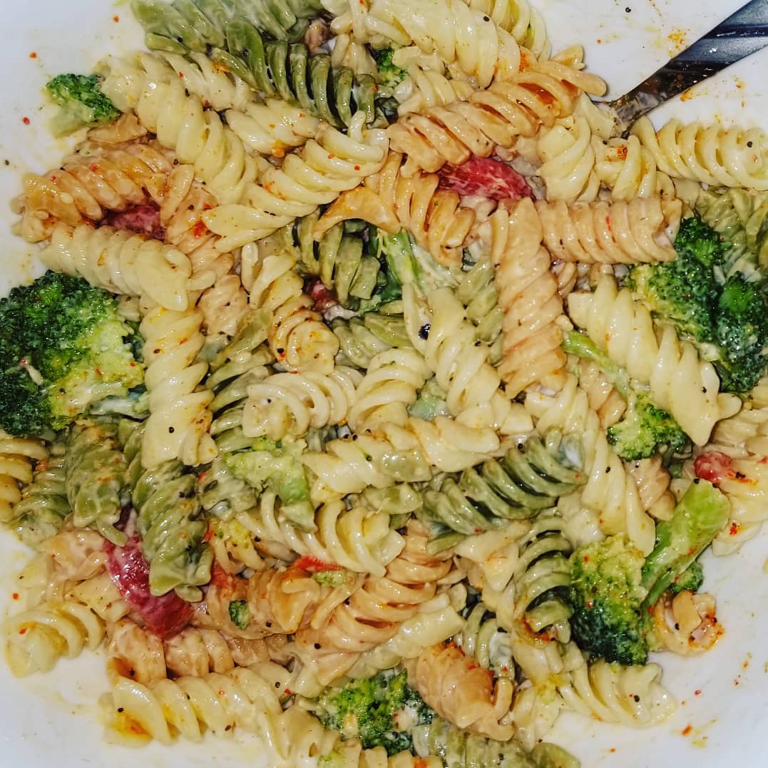 simplyjonez's tweet photo. Single Life is boring and cooking is therapeutic #SingleLife #chefcurrywiththepot #cooking
Ginger BBQ Chicken
Avocado Mayo pasta with veggies
Southern string beans https://t.co/E6k45ZuHGc