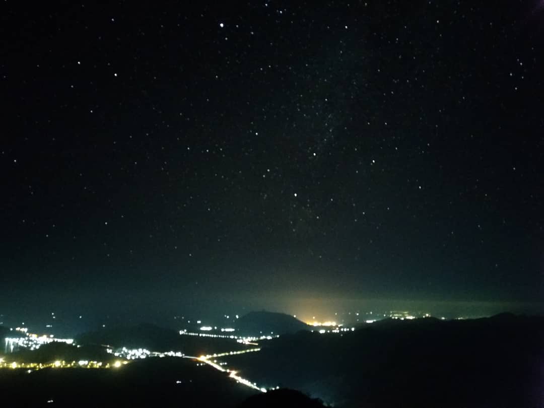 __detdet__'s tweet photo. Gaess kalian tau gk kalo hape sejutaan kalian bisa ngambil gambar bintang2 keren kayak gini?? :D
Btw Ini hasil fotonya tanpa editan https://t.co/4STugUuEMm