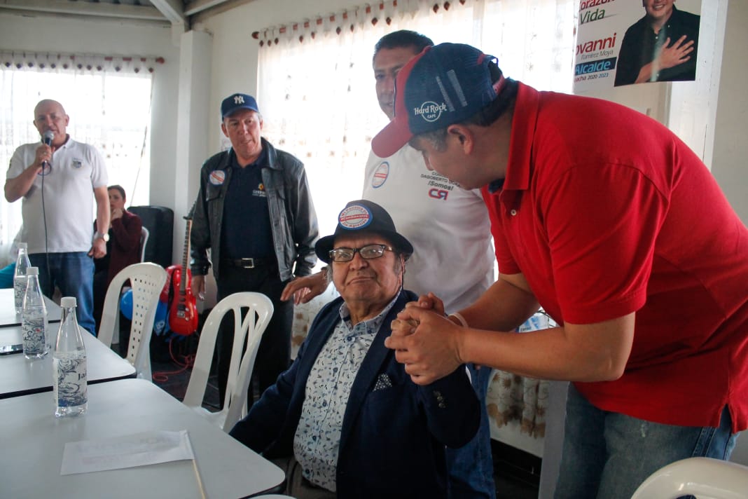 GiovaRamirezM's tweet photo. Agradecido estoy con los adultos mayores del barrio El Dorado, quienes compartieron conmigo su sabiduría, conocimiento y experiencia en temas tradicionales de Soacha.
#ConGiovanni https://t.co/RRpSg7SyWW