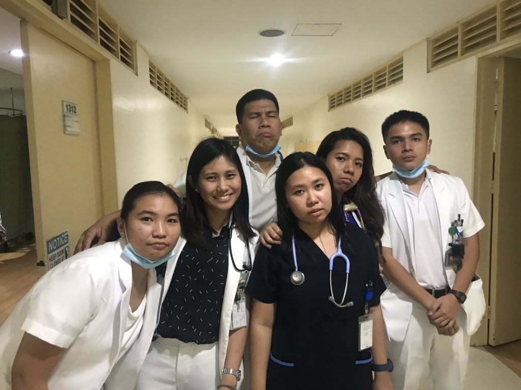 Day 58-59/3661 resident, 2 intern, and 3 clerks for the last skelly duty of our IM rotation!! 3 more days!!!  #IMdone