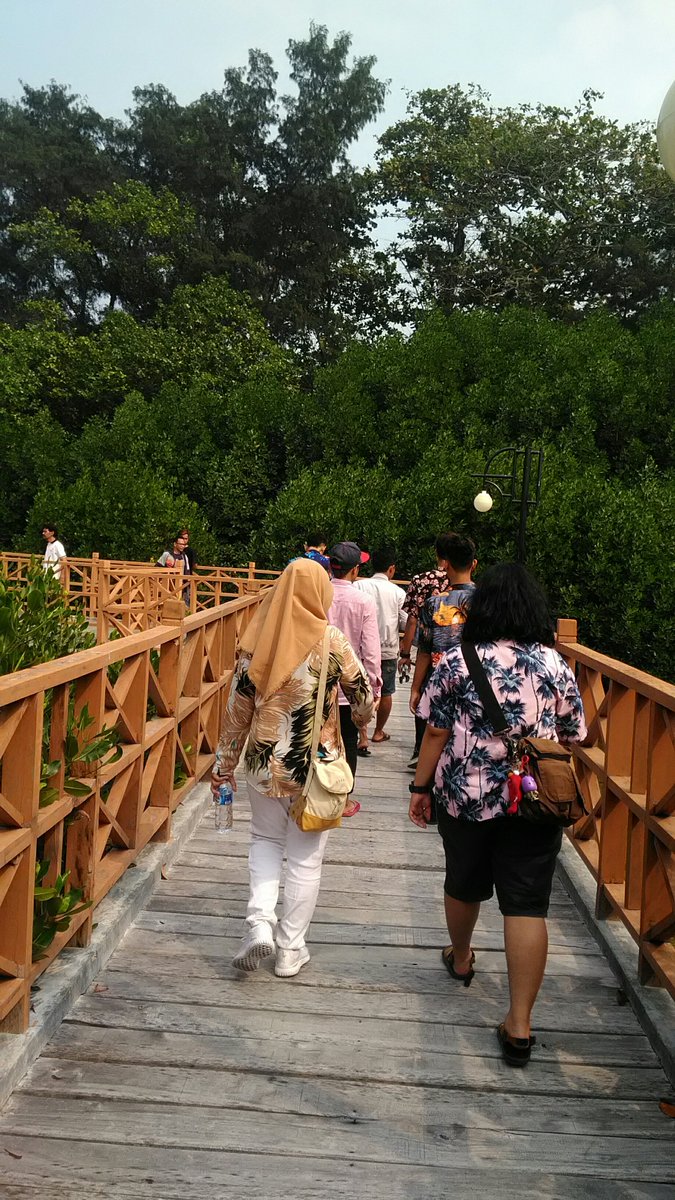 Deonnt_97's tweet photo. Ketika alam mengajarkan kita untuk saling mengeri satu samalain...

#Senin https://t.co/DCYlNVA1qX