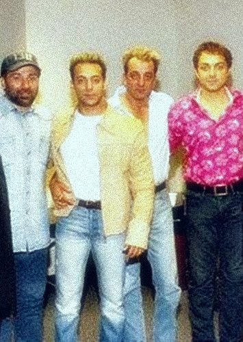 Санджай Датт / Sanjay Dutt - Страница 13 EAnGZlkXsAUNU87?format=jpg&name=small