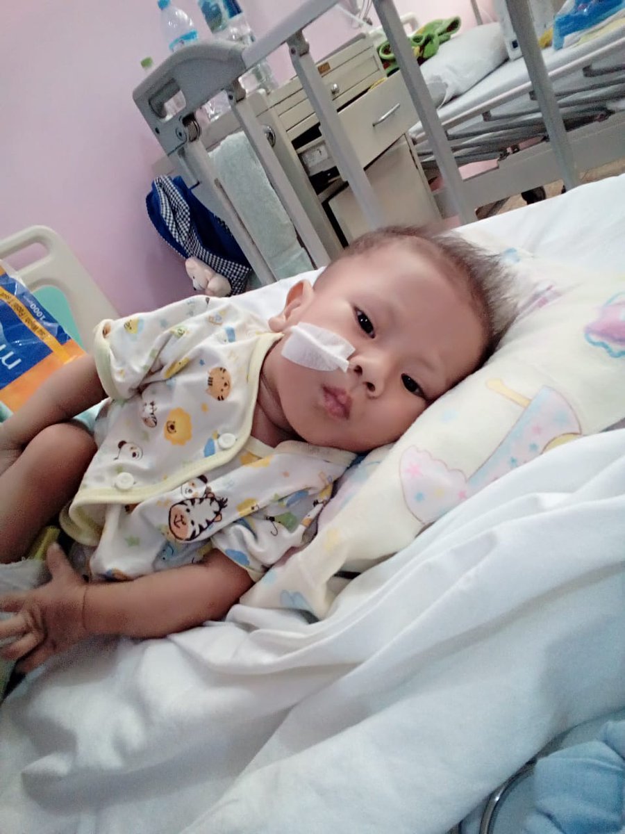 mr__vicky19's tweet photo. @detikcom Hallo om tante kenalkan nama ku baby Marcell, umur ku skrng 9 bln... Aku dr umur 3 bln sudah mengalami Gagal jantung, Hernia dan Infeksi paru"... Umur 1 tahun nnt, Hernia ku hrs d oprasi.. Saat ini aku d IGD bersama selang dan infus yg membantu ku... Tolong bantu aku ya ..🙏 https://t.co/D2KsbvyqkS