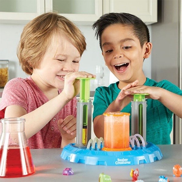 janieandjoe's tweet photo. NEW at Janie & Joe- the Beaker Creatures Liquid Reactor Super Lab set from Learning Resources- now available in #Malaysia!
https://t.co/DG15j8Womt
#janieandjoe #toystore #toystoremalaysia
#LER #learningresources #toys #STEM #science #beakercreatures
@LearningHandsOn @LRUK https://t.co/ufEC7w31SU