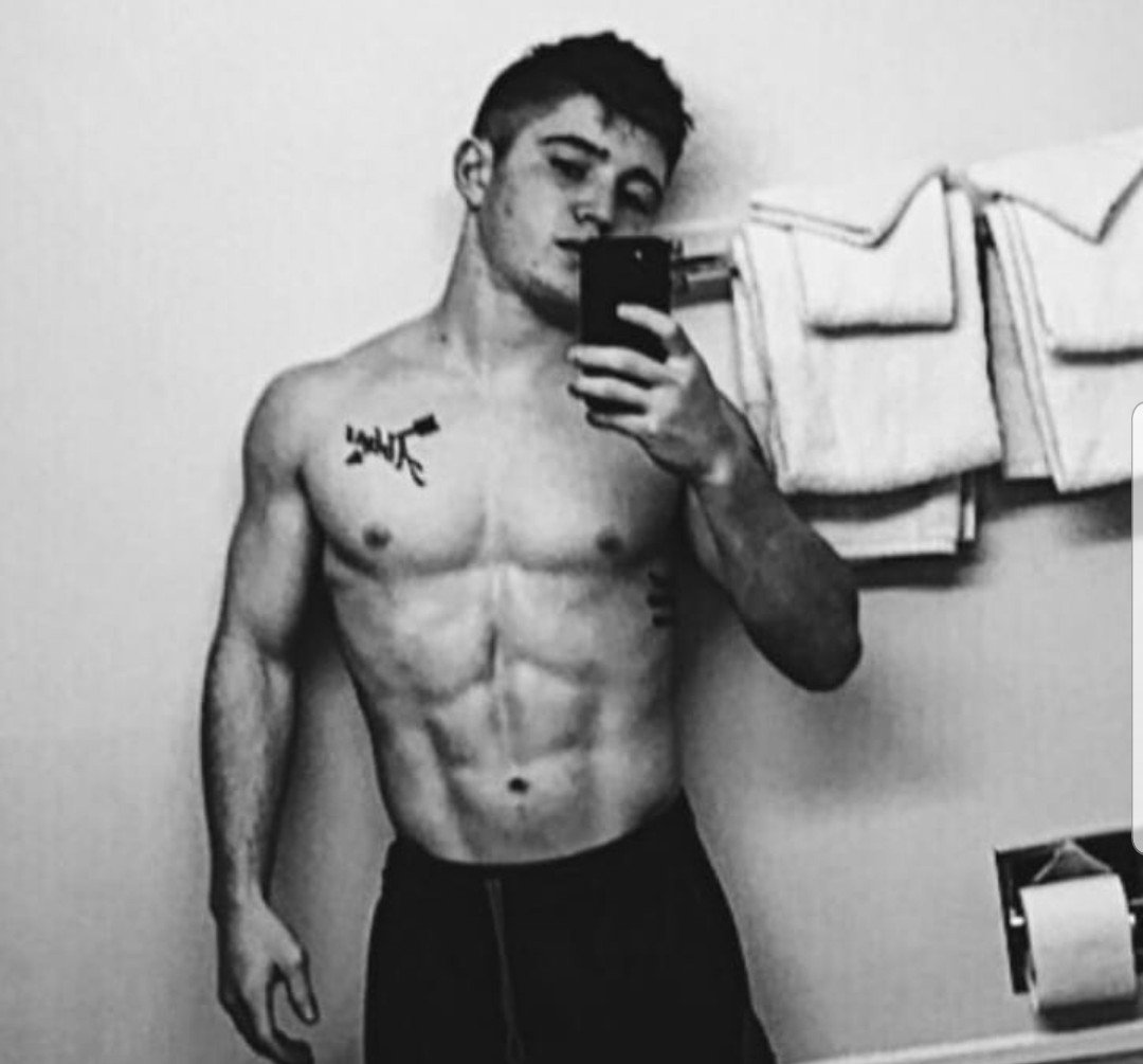 GayMuscleLover's tweet photo. The body is so amazing!!! https://t.co/eRaHBk1pjL