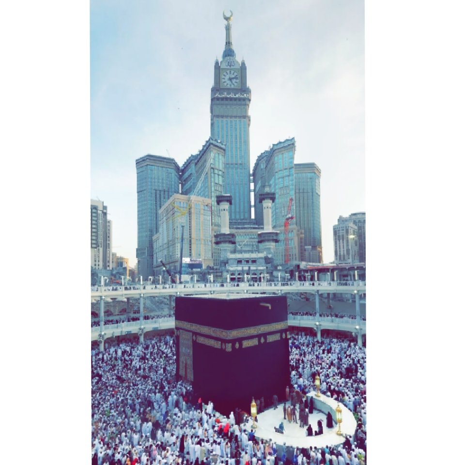 JuNaiD_RaZa333's tweet photo. "جب بہت بے بس ہو جاؤ تم    
" اپنے رب کے سامنے رو دو ♥️ https://t.co/vLfIZXffgx